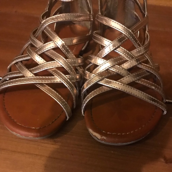 Girl’s gold sandals - Picture 4 of 5